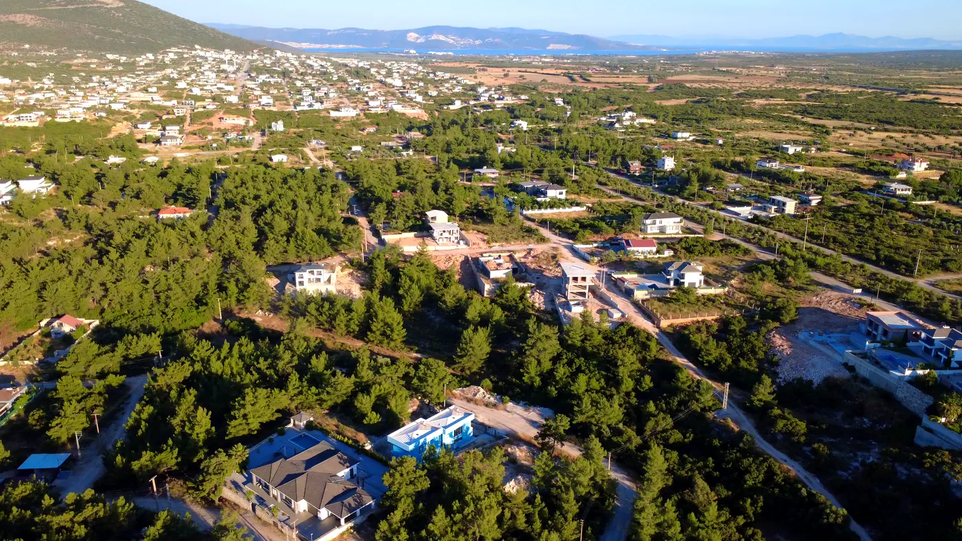 Вид с высоты со склона Seyrantepe в сторону города Дидим