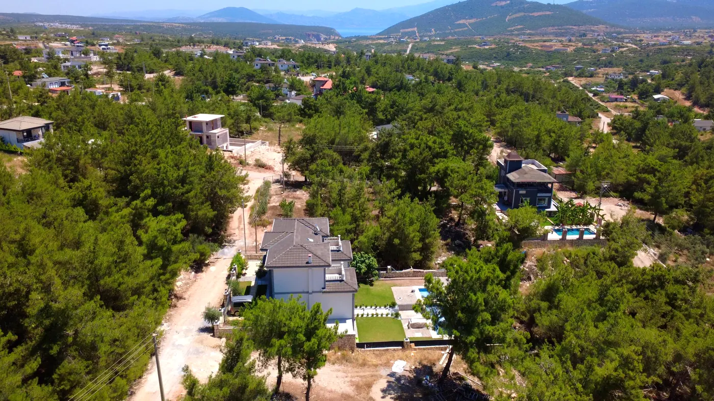 Вилла с ухоженным садом среди сосен в Seyrantepe, Дидим